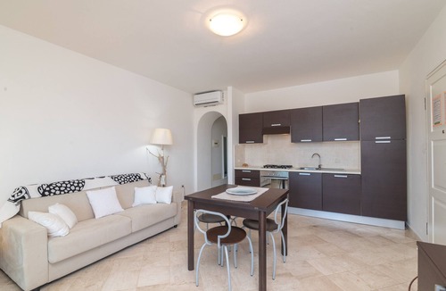 Porto Pozzo Apartment | Apartment 'Il Fiordo 16' with Sea View, Shared Pool and Air Conditioning