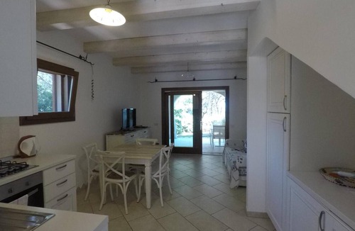 Cala Liberotto Apartment | Apartment 'La Corte Degli Ulivi B' with Sea View, Wi-Fi and Air Conditioning
