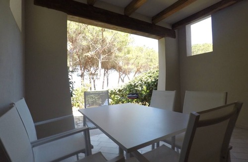 Cala Liberotto Apartment | Apartment 'La Corte Degli Ulivi B' with Sea View, Wi-Fi and Air Conditioning