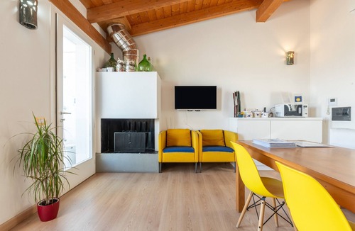 Historic Castle District Apartment | Apartment 'La Terrazza Di Bea - Centro Storico' with Sea View, Wi-Fi and Air Conditioning