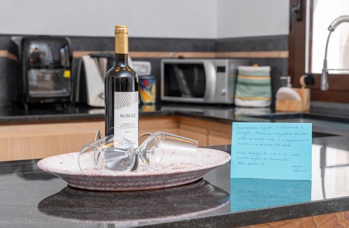 Dorgali Apartment | Apartment 'Le Pavoncelle' with Private Garden, Wi-Fi and Air Conditioning