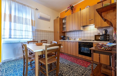 Castelsardo Historic Centre Apartment | Apartment 'Maria- Castelsardo' with Mountain View, Wi-Fi and Air Conditioning