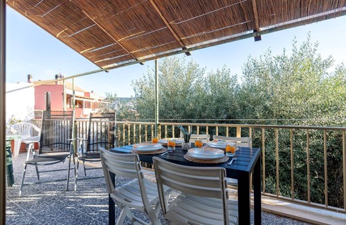 Castelsardo Historic Centre Apartment | Apartment 'Maria- Castelsardo' with Mountain View, Wi-Fi and Air Conditioning