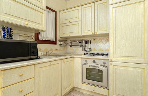 Golfo Aranci Apartment | Apartment 'Mazzini' with Sea View, Wi-Fi, and Air Conditioning