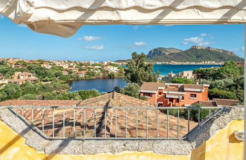 Baia Caddinas Apartment | Apartment 'Orizzonti Solarium' with Private Terrace