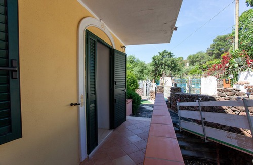 Sas Linnas Siccas Apartment | Apartment "Paguro" with sea view, garden and Wi-Fi