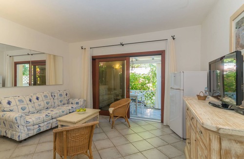Baia Caddinas Apartment | Apartment Peonia by Interhome