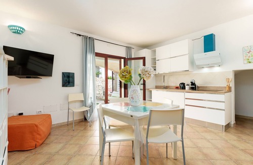 Limpiddu Apartment | Apartment 'Sa Murta Bianca' with Mountain View, Wi-Fi, and Air Conditioning