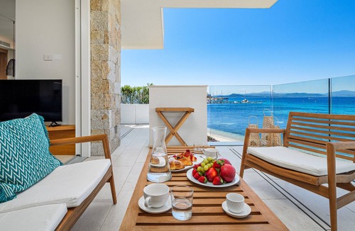 Golfo Aranci Apartment | Apartment 'Sos Arangiu - By and Service' with Sea View, Wi-Fi and Air Conditioning
