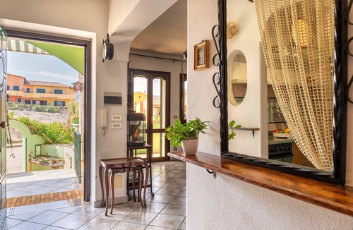 Lu Bagnu Apartment | Apartment 'Stone House Lu Bagnu' with Sea View, Wi-Fi and Air Conditioning