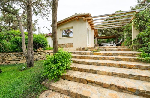 Notteri Apartment | Apartment 'Villa Flavia' with Shared Terrace, Private Garden and Air Conditioning