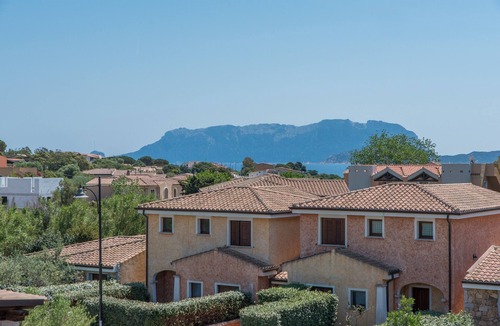 Pittulongu Apartment | Apartment 'Villetta - Aliterno V5' with Sea View, Private Terrace and Wi-Fi
