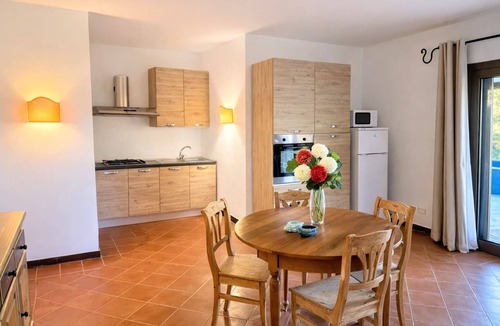 Punta De Su Turrione Apartment | Apartment with veranda near Stintino