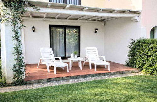 Punta De Su Turrione Apartment | Apartment with veranda near Stintino