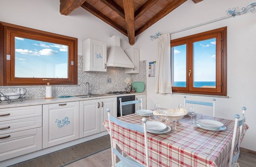 Tanaunella Apartment | Apartment Zeus with Sea View, Balconies, Terrace and A/C