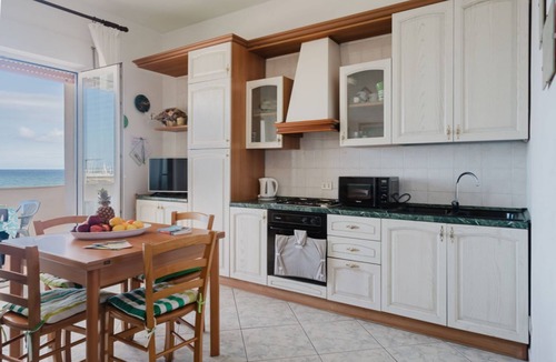 Porto Torres Apartment | APPARTAMENTO IL DELFINO: comodissimo e fronte mare