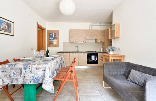 Cala Gonone Apartment | Appartamento Pini with Wi-Fi and Garden