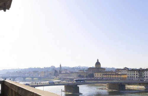 Santa Maria Novella Apartment | Appartamento Valdoro: A luxurious apartment situated in a central location, on the banks of the Arno river, with Free WI-FI.
