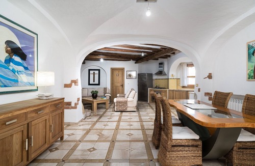 Dorgali Apartment | “Art House” Apartment with Mountain View, Private Terrace and Wi-Fi