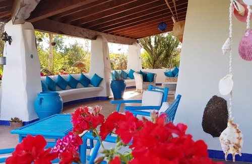 Orosei Villa | [Artista] Elegant Villa Close to the Sea with Fenced Garden
