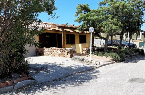 Pirotto Li Frati House | Baia delle Mimose House