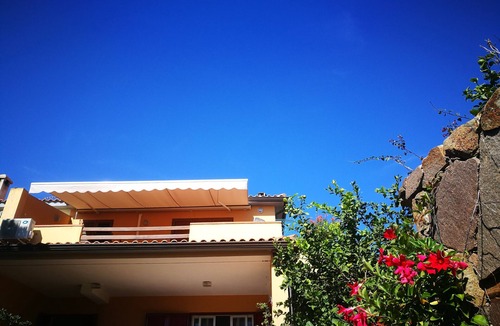 Cala Liberotto Apartment | Beachfront house with garden