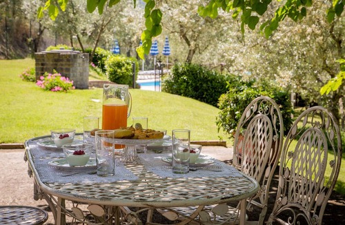 Pieve di Chio House | Beautiful apartment in villa with WIFI, pool, A/C, pets allowed and panoramic view, close to Cor.