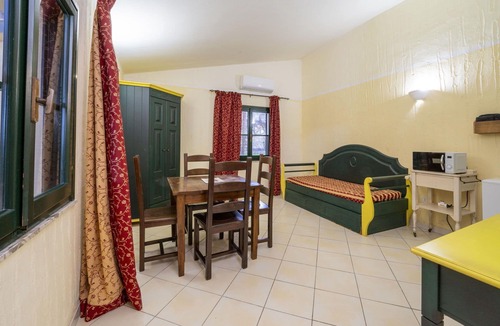Arborea Apartment | Beautiful apartment for 4 people with A/C, WIFI, pool, TV and pets allowed