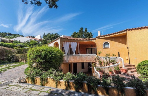 Punta Sardegna Apartment | Beautiful apartment for 5 people with A/C, WIFI, TV, patio and pets allowed