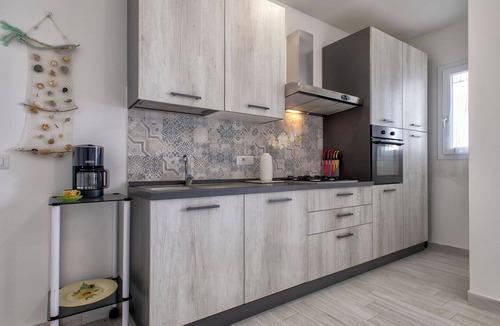 La Muddizza Apartment | Beautiful apartment for 6 people with pool, A/C, WIFI, TV, patio and pets allowed