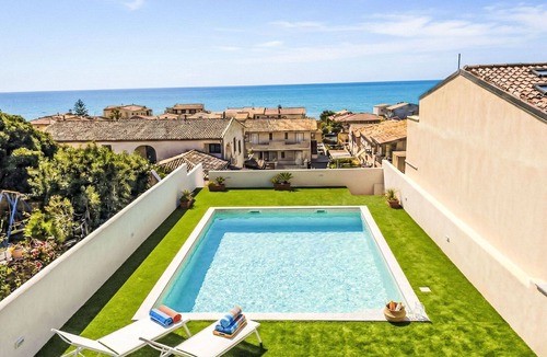 La Ciaccia Apartment | Beautiful apartment for 5 people with pool, WIFI, A/C, TV, patio and pets allowed
