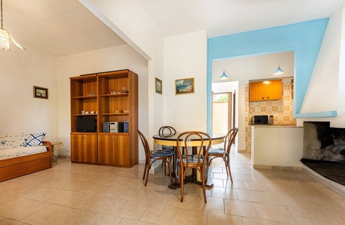 Capitana House | Beautiful Cottage with Garden, Terrace and Wi-Fi; Parking Available