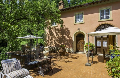 Loro Ciuffenna House | Beautiful private villa for 12 guests with private pool, WIFI, TV, terrace and pets allowed