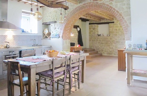 Amandola Villa | Beautiful private villa for 14 guests with WIFI, private pool, pets allowed and panoramic view