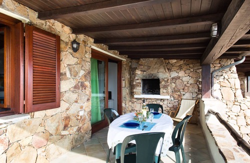 San Teodoro Apartment | Belvedere Apartment with Sea View, Wi-Fi, and Air Conditioning