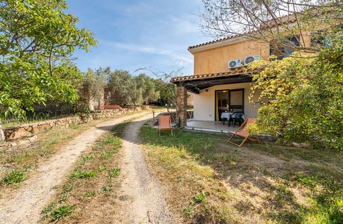 Cala Liberotto Apartment | Bilo Rio: Delightful villa surrounded by greenery and tranquility