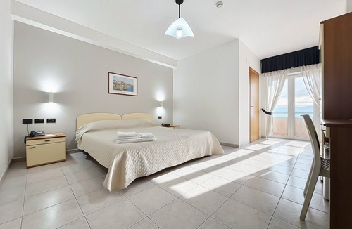 Monte Sant'Angelo Bed & Breakfast | Bright B&B with Sea View Balcony - 227 - Santangelo Hotel - Pool