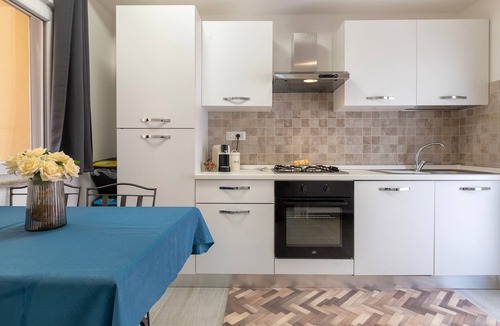 Canneddi Apartment | Calarossa Beach House Apartment with Sea View, Wi-Fi and Air Conditioning