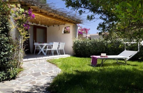 La Conia Villa | Cannigione | 2BR Villa with Private Garden-Quiet Area Near Beaches-Sleeps 4-Fed6