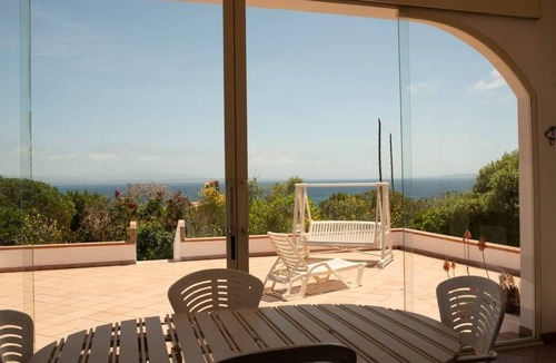 Carloforte Villa | Carloforte Palme House, 4BR, Walk to Beach, Garden