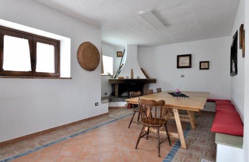 Arzana House | Casa Ami