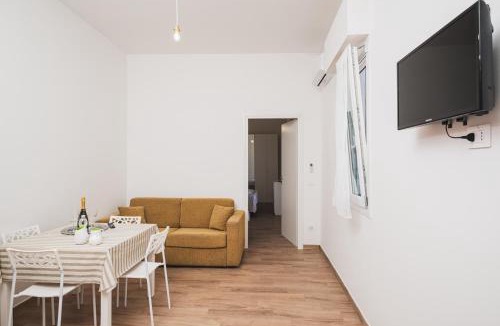 Porto Torres Apartment | Casa Artù - Con patio, nel cuore di Porto Torres