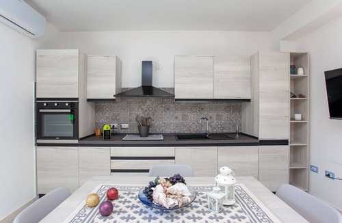 Orosei Apartment | Casa Francesco Apartment near the Beach with Terraces and Garden