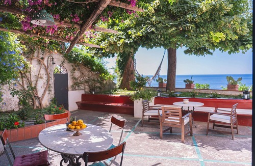 Liparlati House | Casa Giardino with garden and sea view