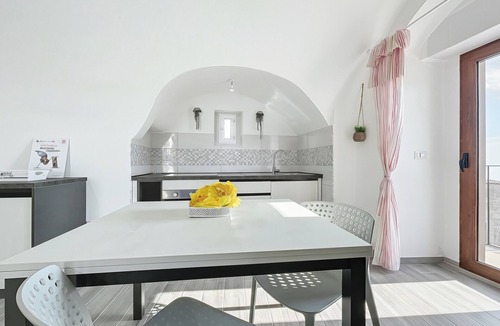 Monte Sant'Angelo House | Casa Lotario Secondo: Mountain View, Balcony & Wi-Fi in Monte Sant'Angelo