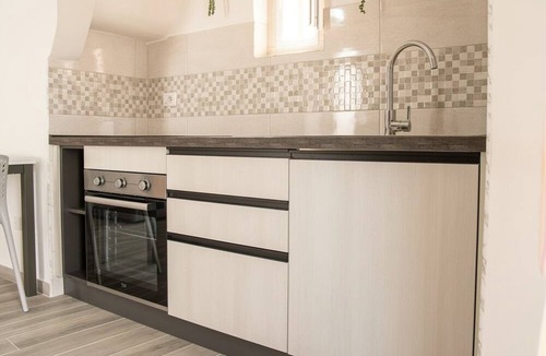 Monte Sant'Angelo House | Casa Lotario Secondo: Mountain View, Balcony & Wi-Fi in Monte Sant'Angelo