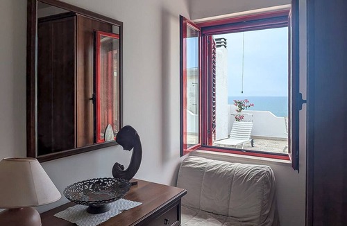 Vico del Gargano House | Casa Merla, terrace with a view of the sea