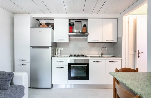 San Teodoro City Centre House | "Casa Solidea" with A/C & Private Garden