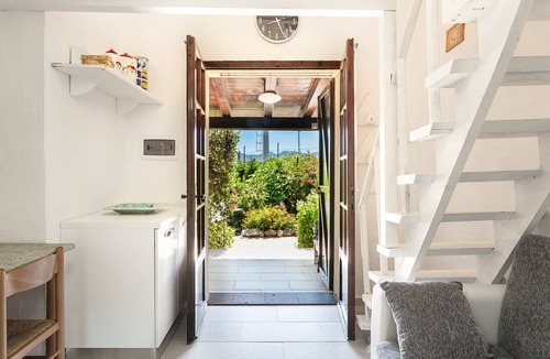 San Teodoro City Centre House | "Casa Solidea" with A/C & Private Garden