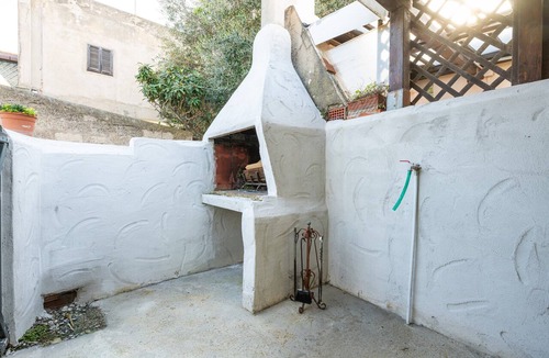 San Giovanni Suergiu House | Casa Vacanze 'EliFra' with Private Terrace, Garden, and Balcony